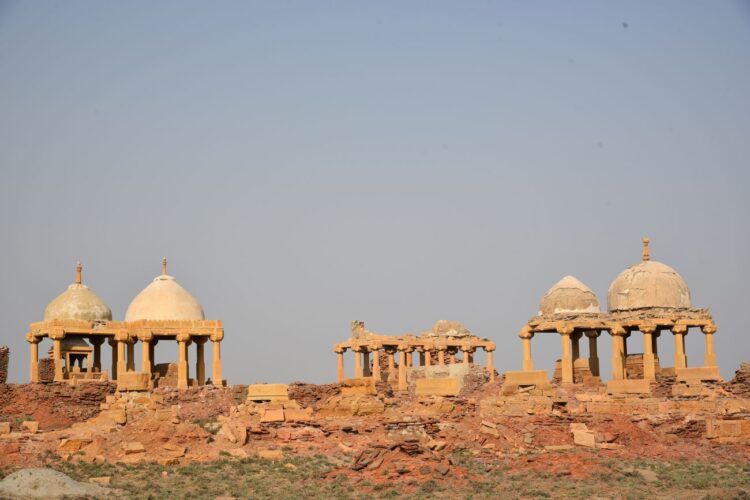 Mir Shahdad Rind and Mehnaz, In spite of its being a time of fratricidal war; the great rivalry between the Rinds and the Lasharies