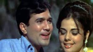 Rajesh Khanna and Mumtaz, The much celebrated on-screen couple of the 70s was none other than Rajesh Khanna and Mumtaz. Prem Kahani, Do Raaste, and Aap Ki Kasam are some of their hit films.