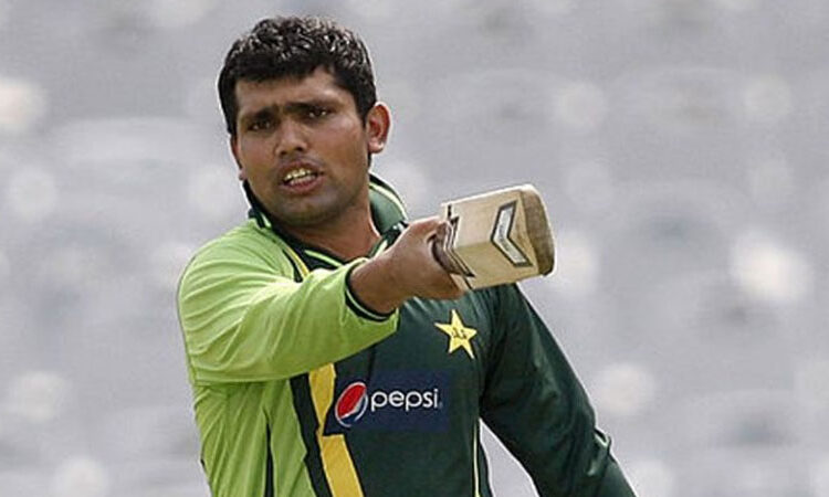 Kamran Akmal, plays for Pakistan as a right-handed batsmen & wicketkeeper.